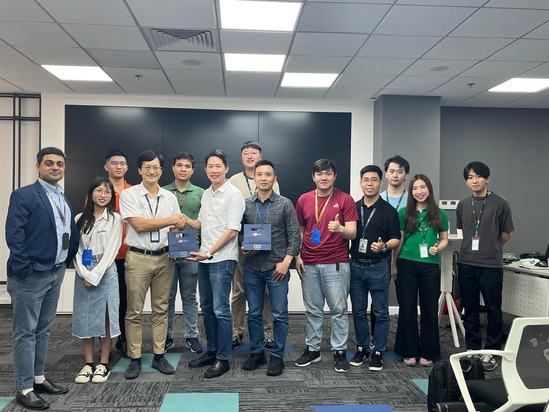 Apple FPT Partnership
